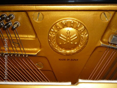 Klavier Yamaha U1